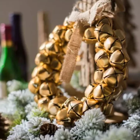 طوق اجراس ذهبي - ديكورات شتويه