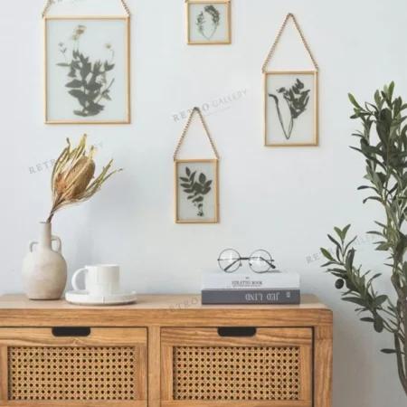 لوحات زجاجية باطارات ذهبية