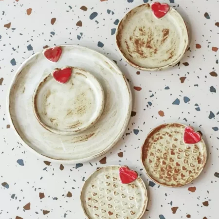 صحن سيراميك دائري شغل يدوي حجم ميني طبعة قلب