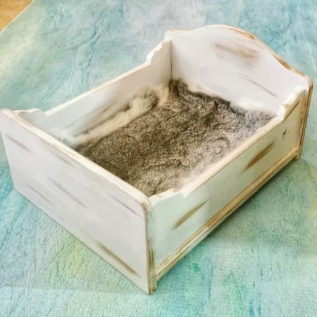 سرير خشبي لتصوير المواليد