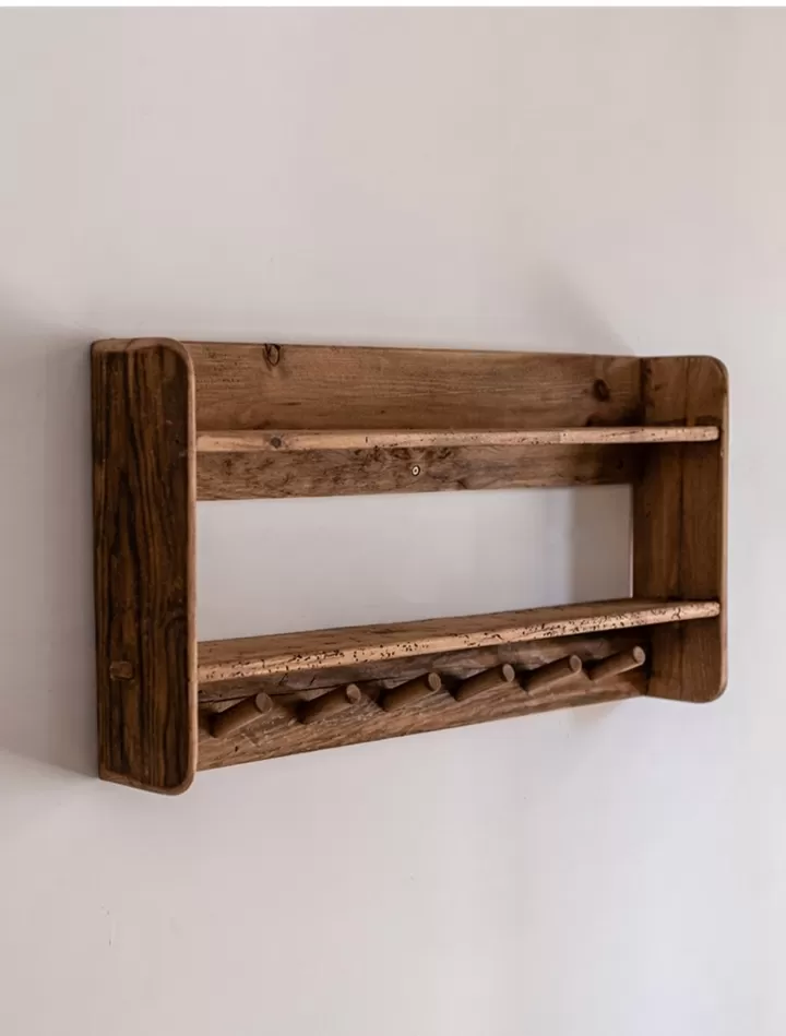 رف قهوة جداري من خشب الصنوبر مع ستة علاقات - أبعاد 40 × 79 × 13 سم - الصورة 2