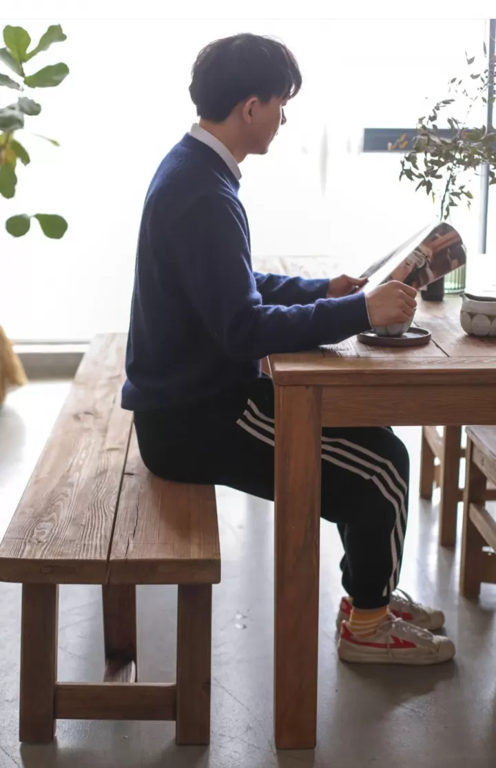 كرسي بانش من خشب الصنوبر الطبيعي بثلاث أرجل من كل جهة - ارتفاع 44 سم، طول 220 سم، عمق 40 سم - الصورة 3