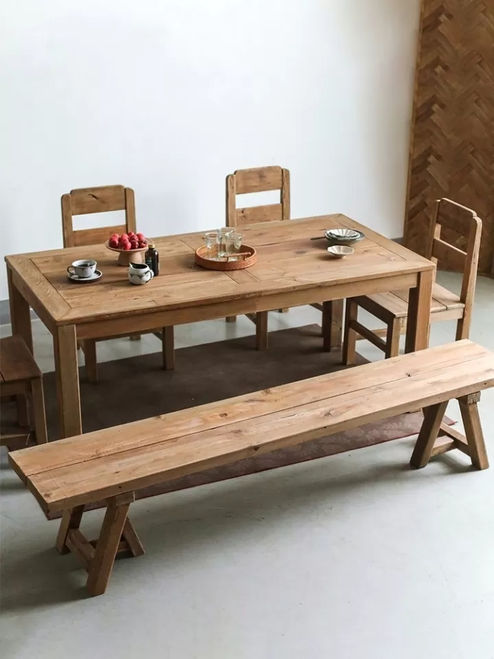 كرسي بانش من خشب الصنوبر الطبيعي بثلاث أرجل من كل جهة - ارتفاع 44 سم، طول 220 سم، عمق 40 سم