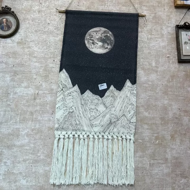 تعليقة مكرميه لتزين الجدار