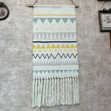 تعليقة مكرميه لتزين الجدار