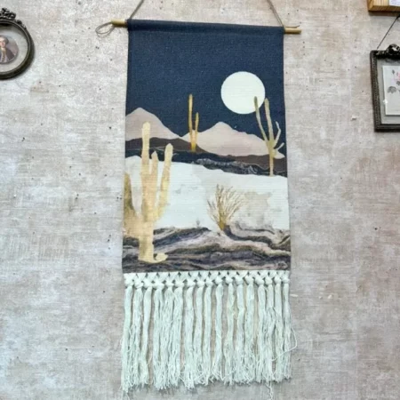 تعليقة مكرميه لتزين الجدار