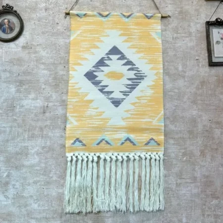 تعليقة مكرميه لتزين الجدار