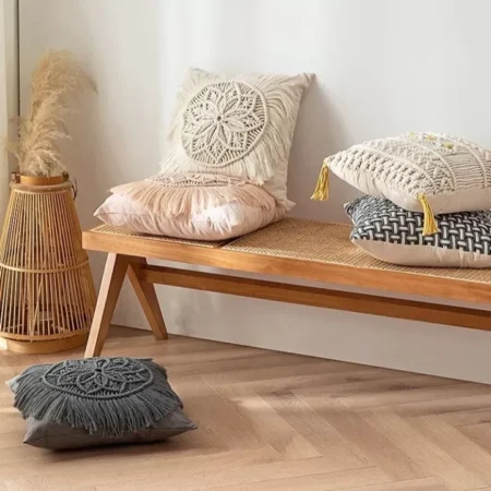 خدادية او مخدة او كوشن قماشيه للكنب او السرير