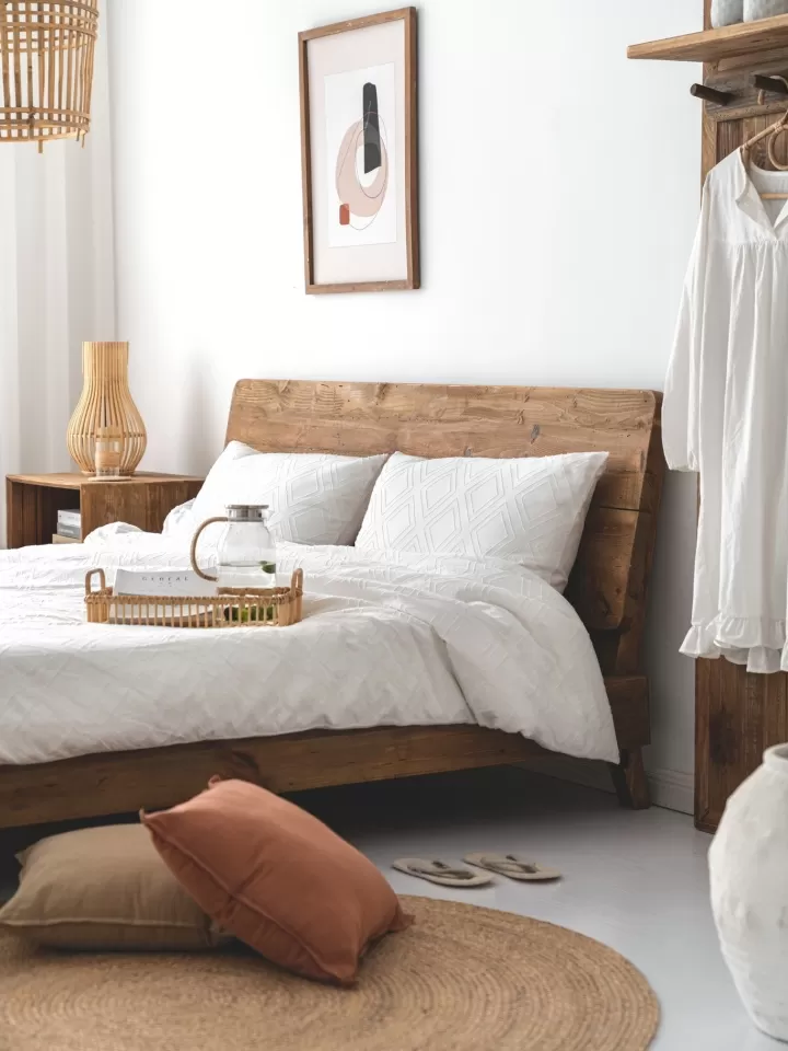 سرير ريفي من خشب الصنوبر لشخصين - الصورة 4