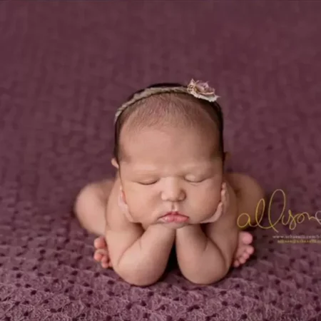 لفة قماش سيترتش بنقط صوف لتصوير المواليد