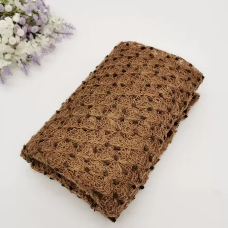 لفة قماش سيترتش بنقط صوف لتصوير المواليد