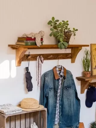 رف خشب طويل خمسة علاقات