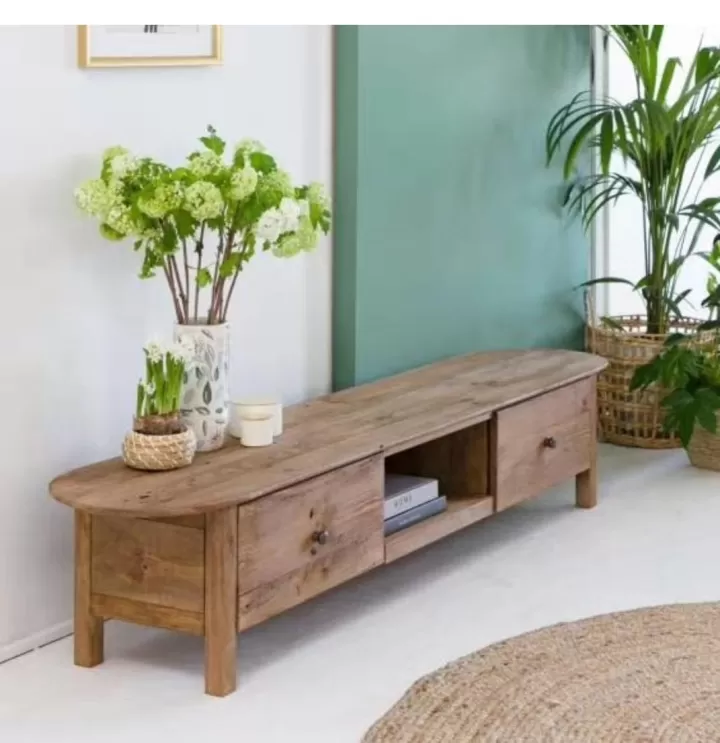 طاولة تلفزيون من خشب الصنوبر الطبيعي بطابع ريفي