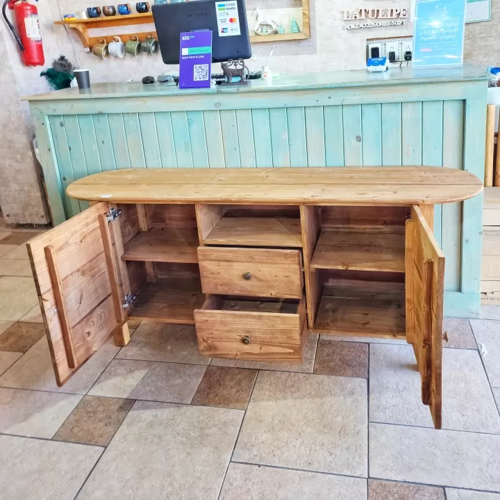 طاولة تلفزيون من خشب الصنوبر الطبيعي ارتفاع 68 سم - الصورة 2