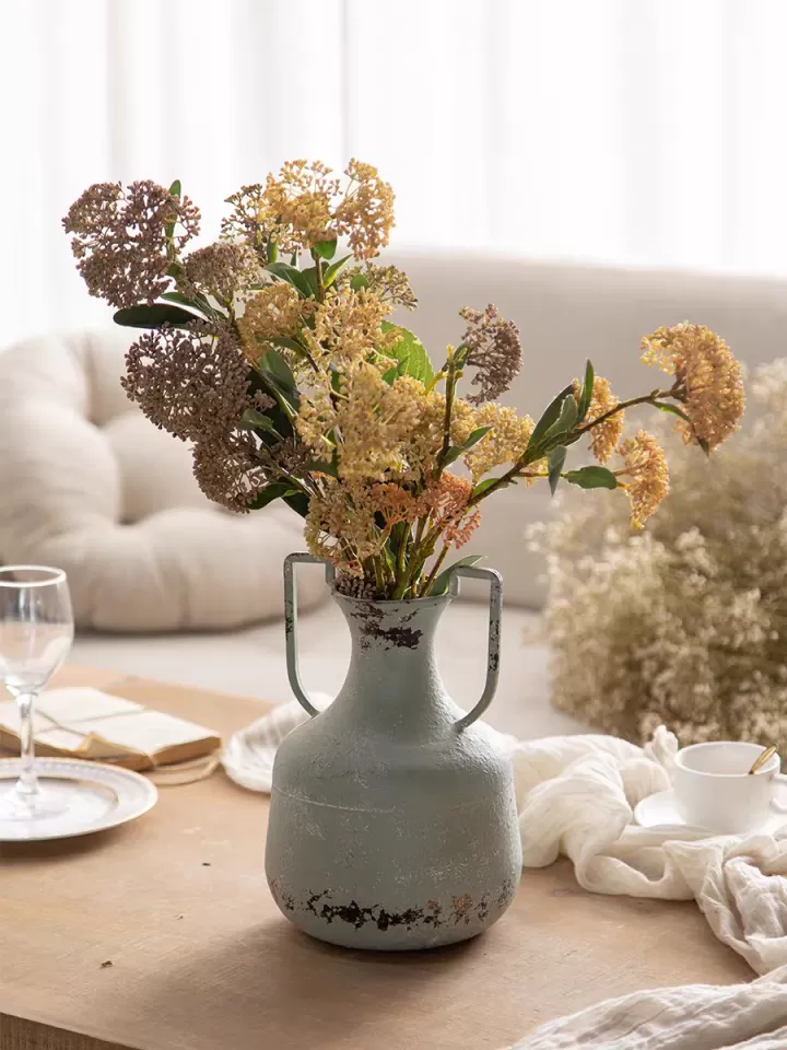 فازة معدنية بتصميم شابي شيك مع مسكتين - ارتفاع 27 سم