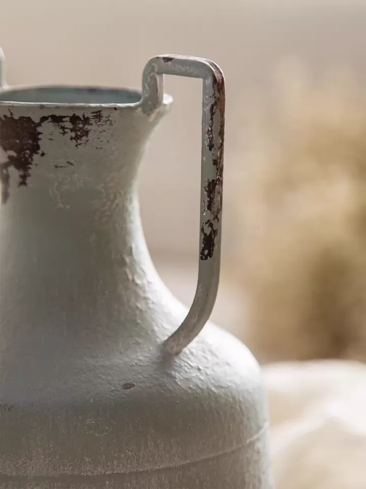 فازة معدنية بتصميم شابي شيك مع مسكتين - ارتفاع 27 سم - الصورة 2