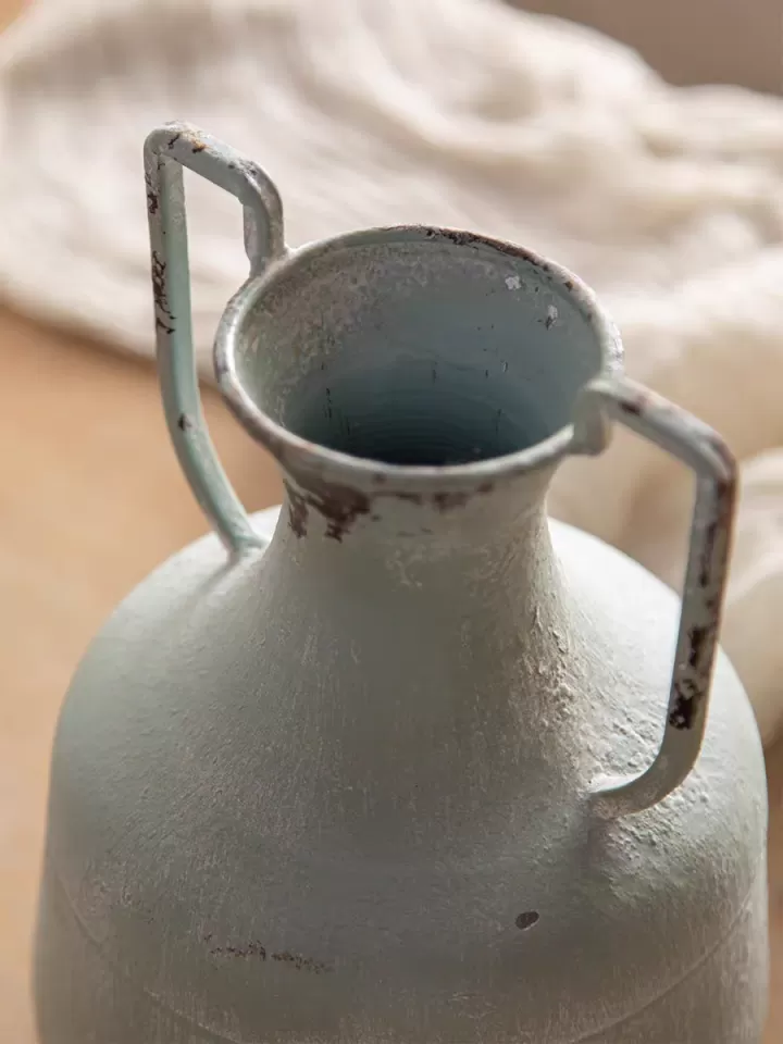 فازة معدنية بتصميم شابي شيك مع مسكتين - ارتفاع 27 سم - الصورة 4