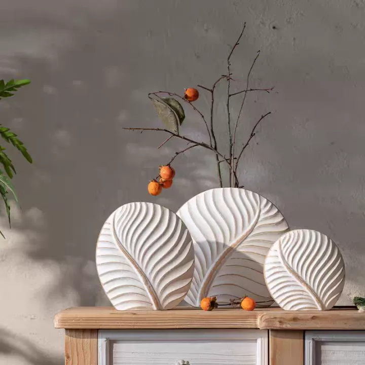 فازات خشبية ديكورية بثلاثة أحجام بتصميم متموج عصري