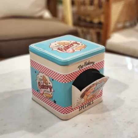 حافظة معدنية برسومات مستوحاة من السبعينات وألوان الباستيل