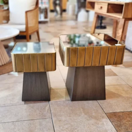 طاولة مربعة خدمة معدنية وسطح مرايا