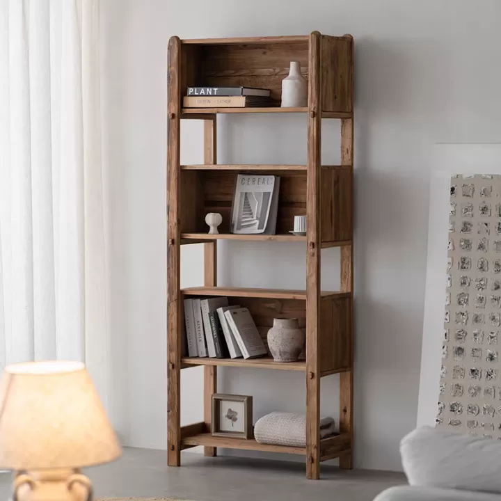 مكتبة ريفية من خشب الصنوبر