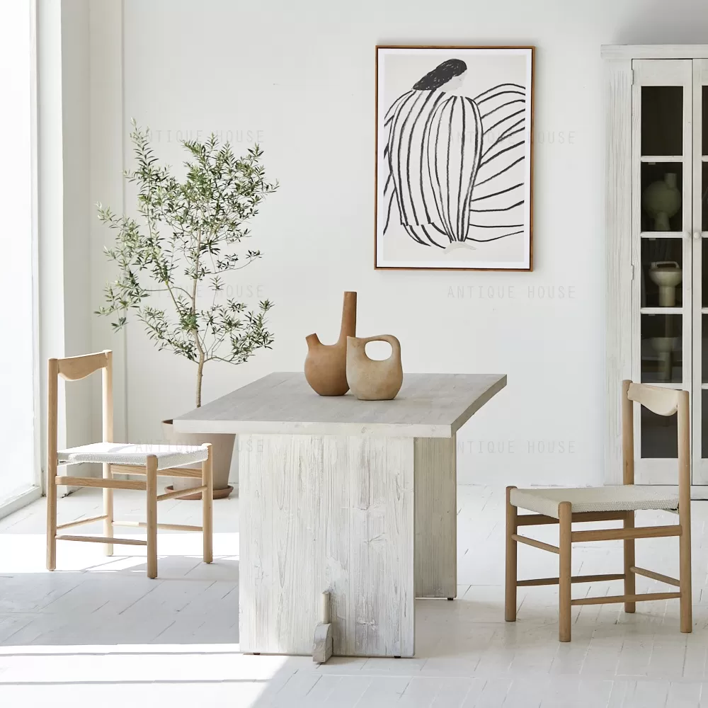 طاولة طعام من الخشب الطبيعي