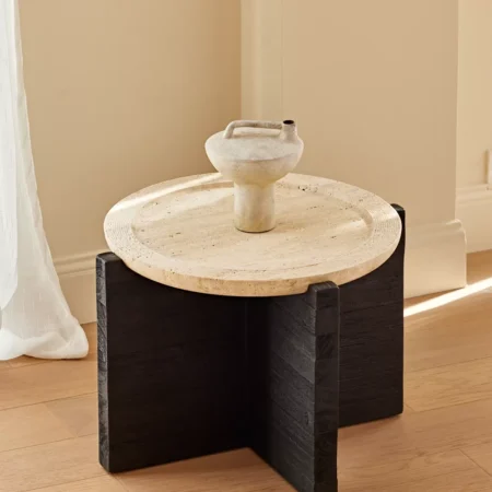 طاولة قهوة دائرية لوسط المجلس من الخشب الطبيعي وسطح حجر ترفنتينو