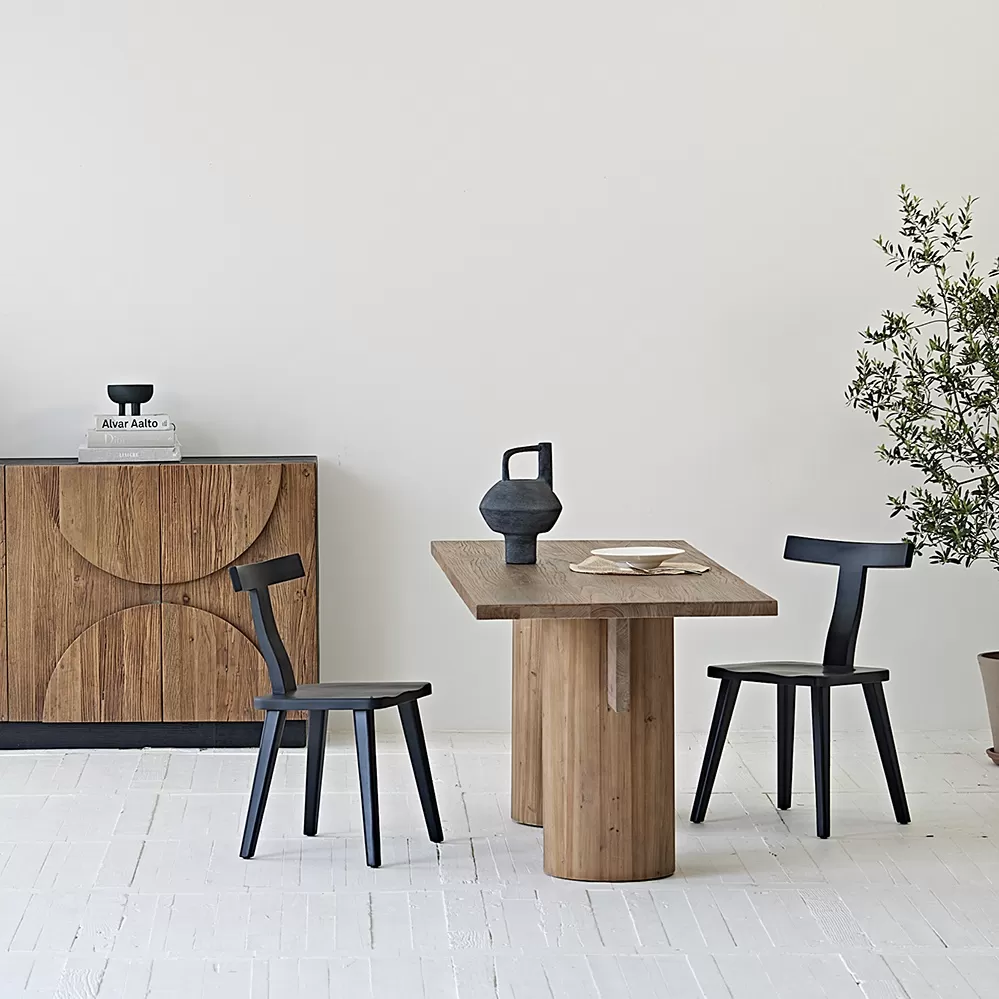 كرسي من خشب الاوك