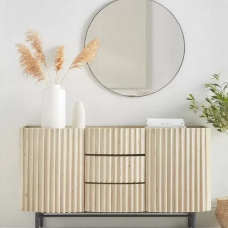 دولاب مدخل ريفي بابواب بارزة من الاطراف و ثلاثة ادراج من المنتصف